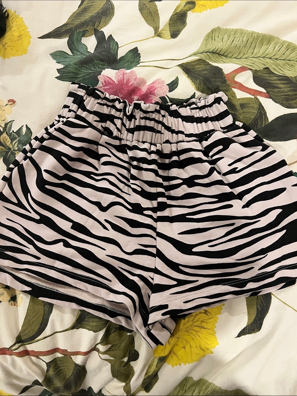 High-Waist Zebra Print Elastic Shorts - Black & cream